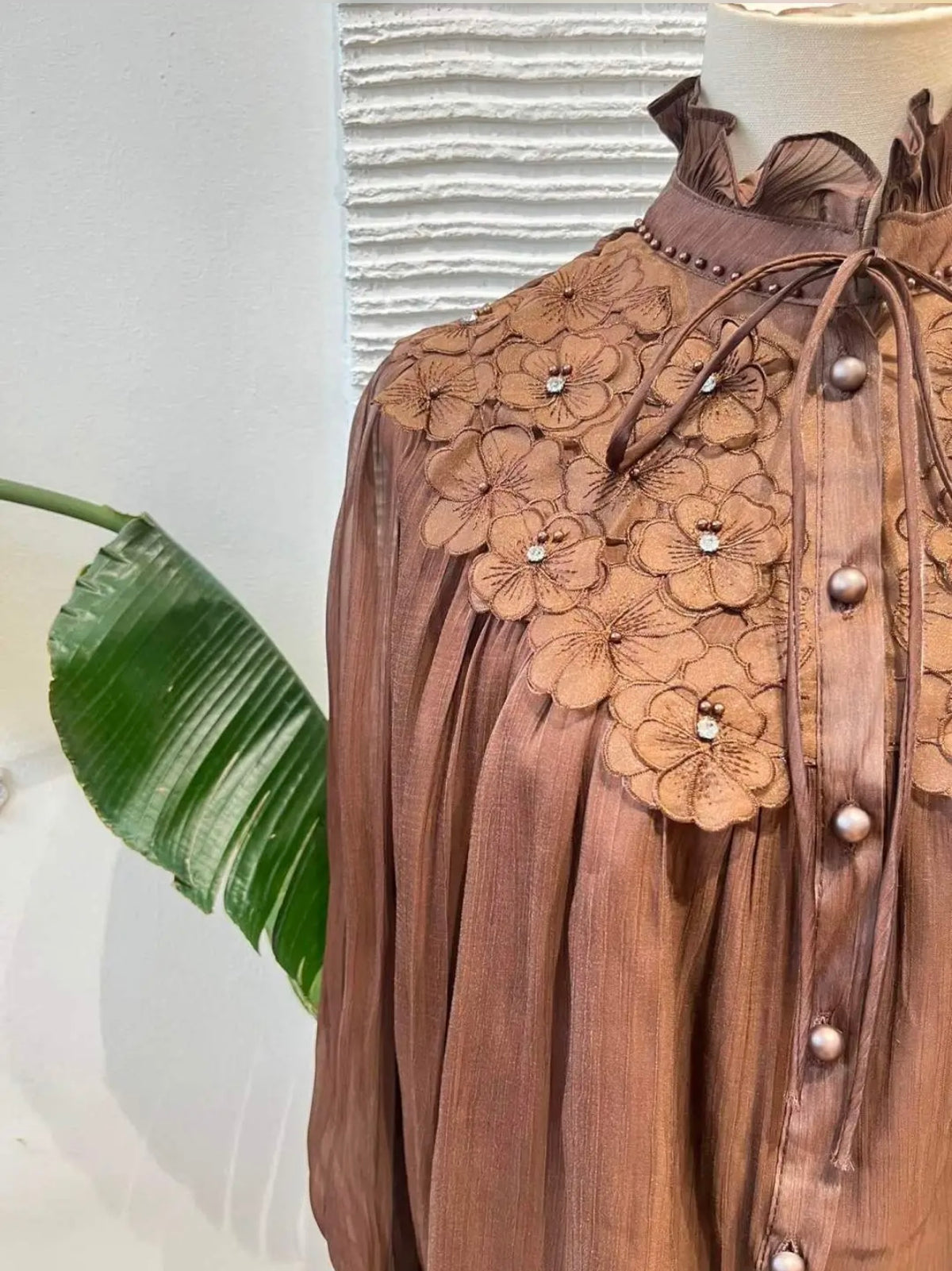 Camisa Dalia de Kartana, detalle