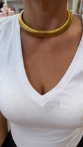 Choker Tubular Dorado Aura
