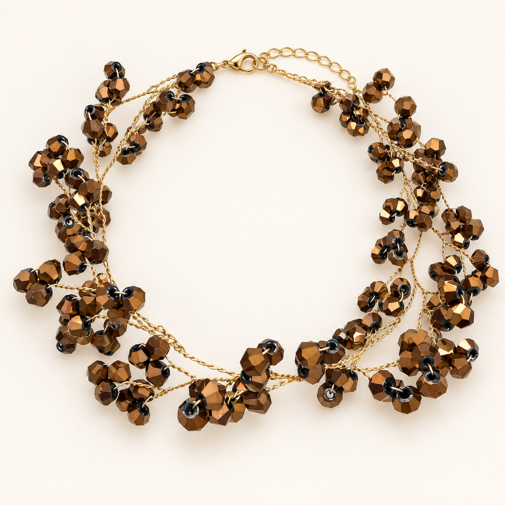 Collar Silvestre Bronce con cuentas facetadas y ramificaciones en tono dorado sobre fondo claro